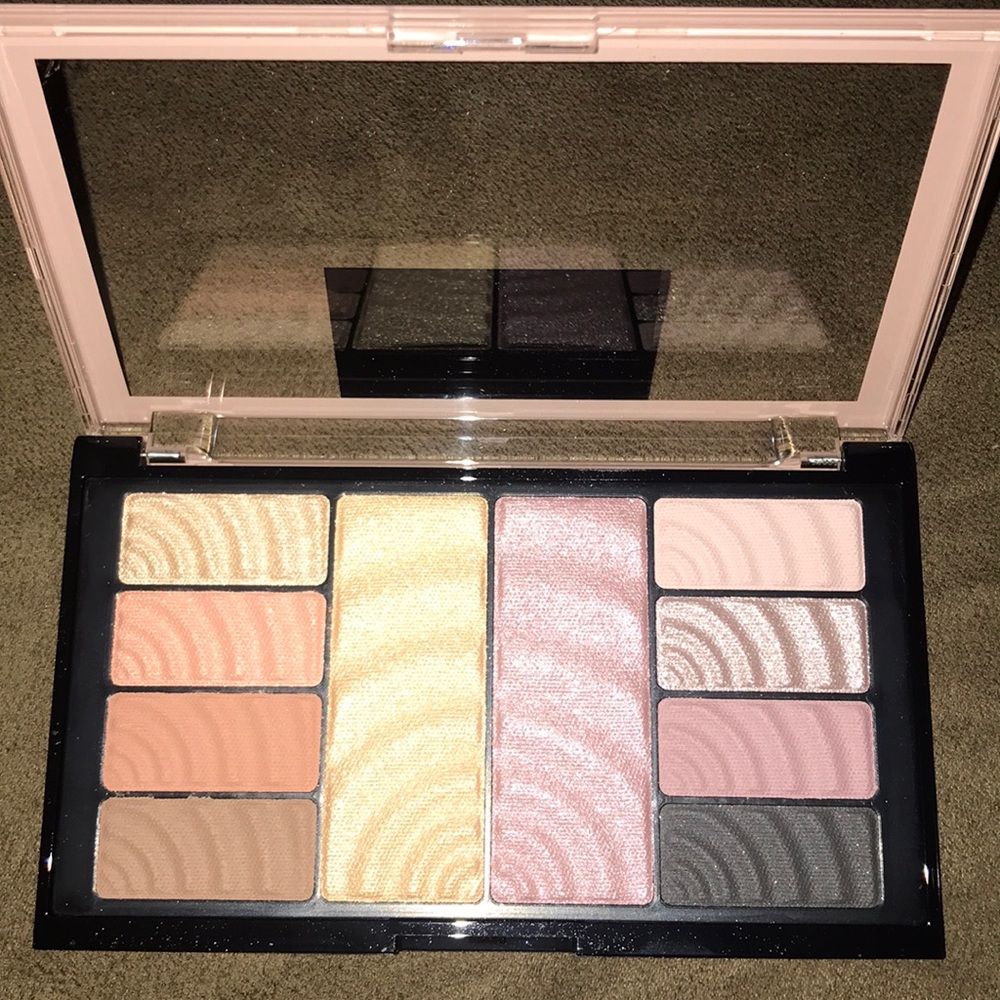 Maybelline Total Temptation Shadow Palette - NWT - Picture 2 of 4